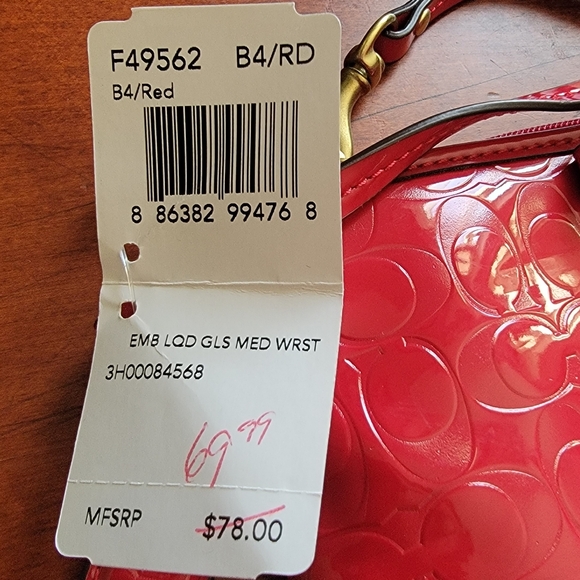 NWT Coach Embossed Liquid Gloss medium Wristlet in red patent leather - Picture 9 of 9